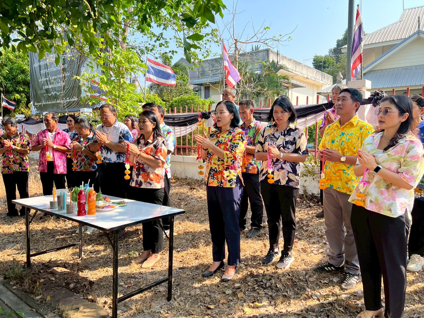 title - ส.ป.ก. ยโสธร จัดพิธีเจริญพระพุทธมนต์ทำบุญถวายภัตตาหารเพลแด่พระสงฆ์ พิธีสักการะศาลเจ้าที่และสิ่งศักดิ์สิทธิ์ประจำสำนักงาน เนื่องในเทศกาลวันขึ้นปีใหม่ไทย